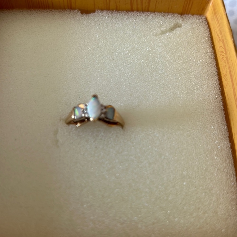 14k gold with opals ring